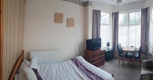 Great Yarmouth Apartment | Flat Sleeps 2 with On-Street Parking