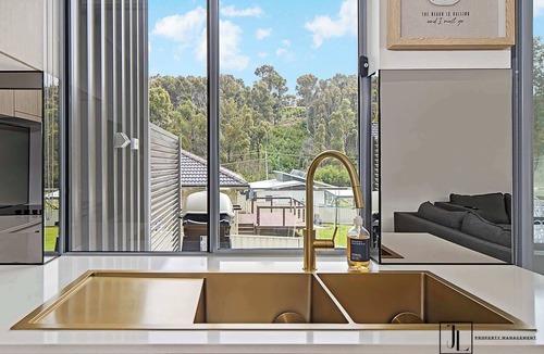 Malua Bay Condo | Flat Walk to Beach & Shops, WiFi | Bay Dream