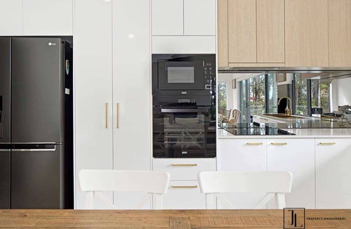 Malua Bay Condo | Flat Walk to Beach & Shops, WiFi | Bay Dream