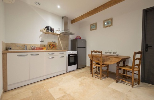 Rasteau Apartment | Flat with double bedroom