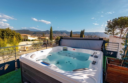 Rasteau Apartment | Flat with double bedroom