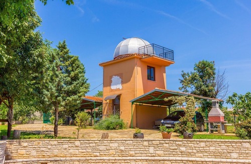 Valtura Apartment | Flat with large pool, observatory, volleyball court and table tenis