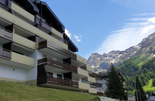 Leukerbad Apartment | Flat with mountain view and village