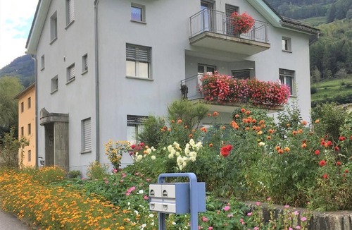 Li Curt Apartment | Flat with mountain view