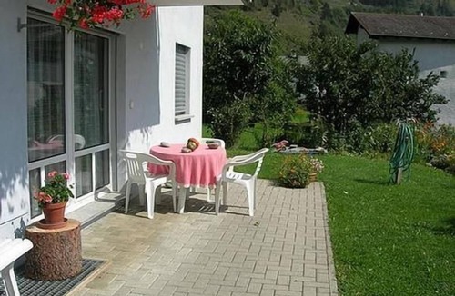 Li Curt Apartment | Flat with mountain view