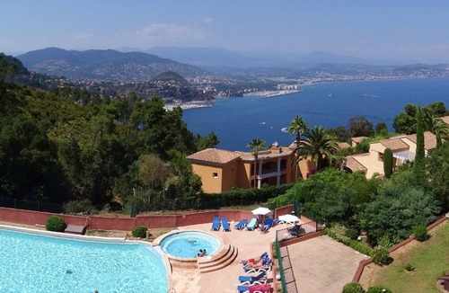 Theoule-sur-Mer Apartment | Flat with panoramic sea view, swimming pool, parking