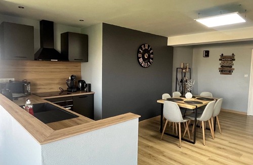 Sainte-Croix-en-Plaine House | Flat with private parking