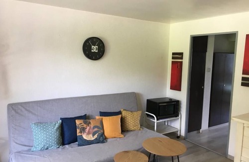 Troistorrents Apartment | Flat with swimming pool, close to the ski slopes
