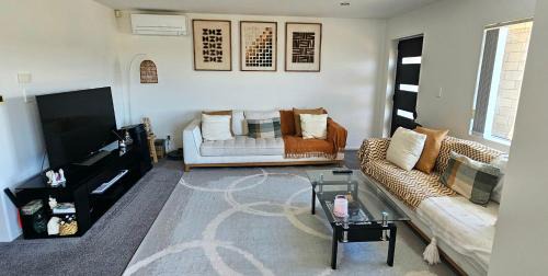 Flat Bush House | Flatbush Center point