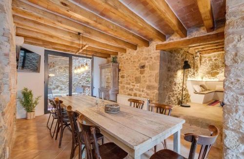 Sant Jordi Desvalls House | Flateli Diana