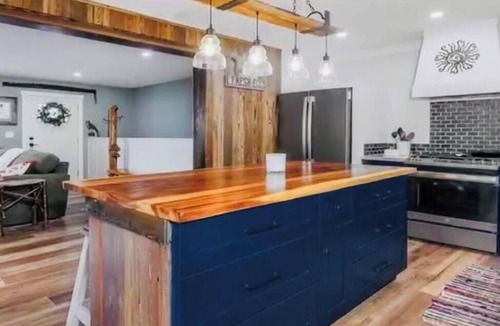 Woods Bay House | Flathead Lake 5 bedroom cottage