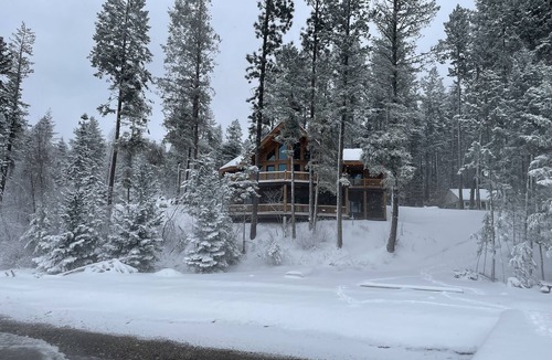 Finley Point House | Flathead Lake cabin with beachfront, stunning views