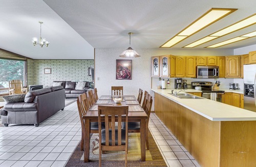 Bigfork House | Flathead Lake Views: Scenic & Spacious Retreat!