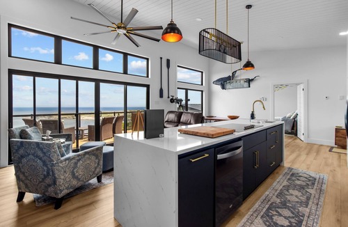 Flatrock House | Flatrock Ocean View Sauna 3B 3.5BA