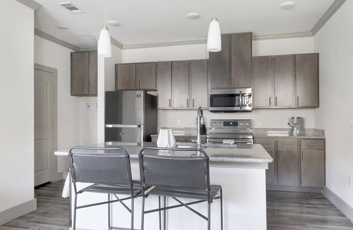 Manor Apartment | Flats 1BD 5 - One Bedroom Apartment, Sleeps 2