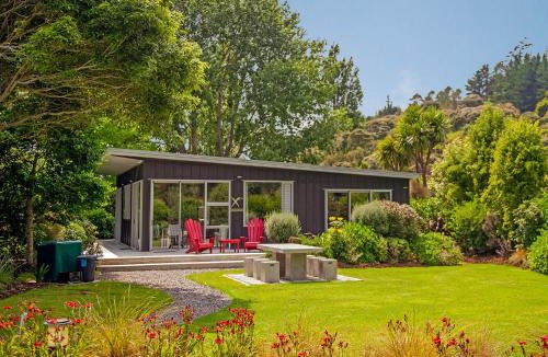 Cooks Beach Apartment | Flaxmill Accommodation