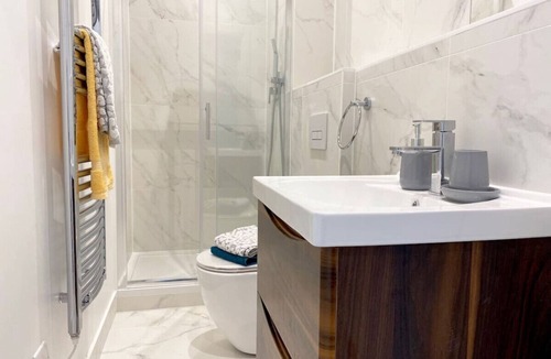 Fleet Apartment | Fleet Heights Apartment One