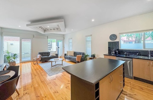 Flemington House | Flemington Escape with private rooftop area