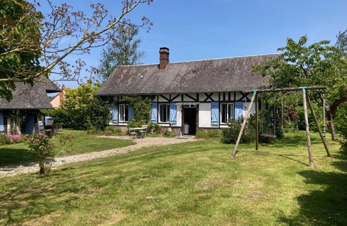 Longueil Ski Chalet | Fleur Bleue, single storey farmhouse 2 km from the beach