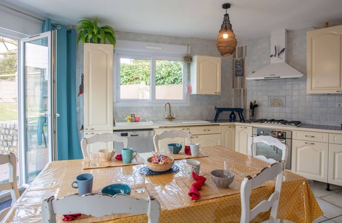 La Rogere House | Fleur d'été by Interhome