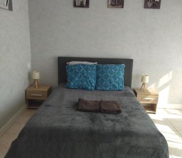 Sens Apartment | Fleur d'orchidée studio 99