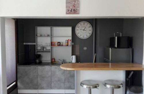 Sens Apartment | Fleur d'orchidée studio 99