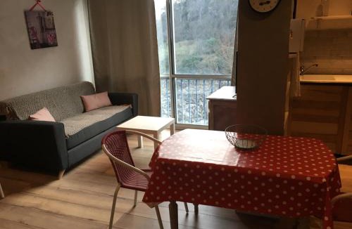 Vals-les-Bains Apartment | fleur de lune