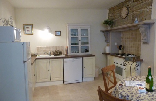 Lanvallay Apartment | Fleur de Lys (2 Bedrooms, Sleeps 4)