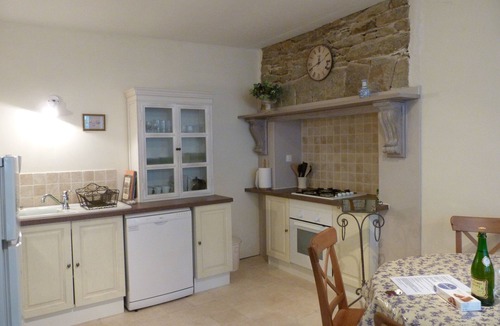 Lanvallay Apartment | Fleur de Lys (2 Bedrooms, Sleeps 4)