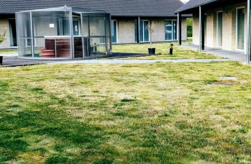 Bailleul Apartment | > Fleur de Lys 2 >