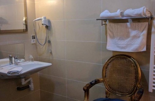 Bailleul Apartment | > Fleur de Lys 4 >