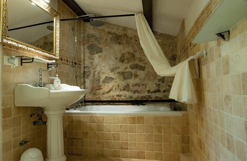 Fayence House | Fleur de Lys Fayence