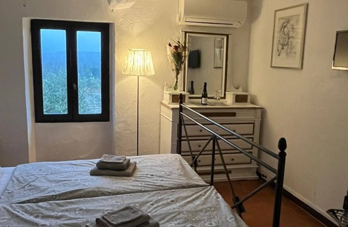 Fayence House | Fleur de Lys Fayence