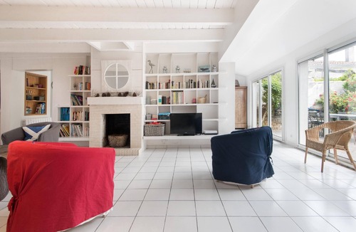 Le Bois-Plage-en-Re Villa | Fleur de sel villa with terace