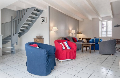 Le Bois-Plage-en-Re Villa | Fleur de sel villa with terace