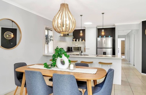 McCracken House | Fleurieu Days Leafy Hideaway by Victor Harbor