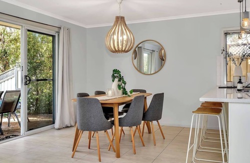 McCracken House | Fleurieu Days Leafy Hideaway by Victor Harbor