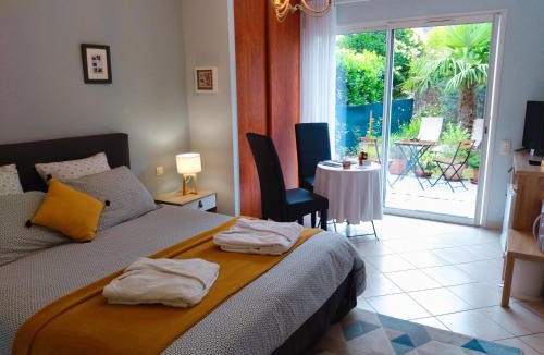 Albi Bed & Breakfast | Fleurs de Cosmos Chambre d' hôtes Albi