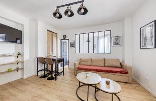 Le Kremlin-Bicetre Apartment | Flex Check in - 4 ppl - Free Parking - AC - Wifi - Metro 7 et 14 à 6 min