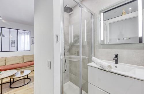 Le Kremlin-Bicetre Apartment | Flex Check in - 4 ppl - Free Parking - AC - Wifi - Metro 7 et 14 à 6 min