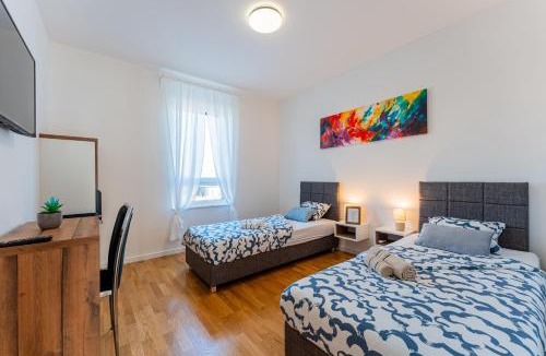 Novaki House | Flex SelfCheckIns 143 - Novaki -Terrace - 4 Bedrooms - Parking