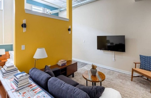 Fifth Ward Apartment | Flexhome Walker's Point Studio A1