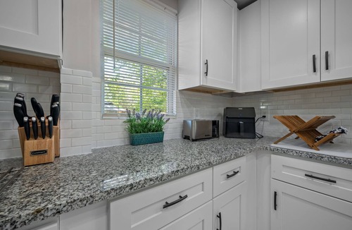 Mechanicsville House | Flexible Relocation Stay: Spacious, Pet-Friendly, w/Utilities near Mid/Downtown