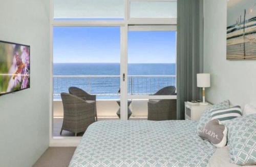 Collaroy Beach Apartment | Flight Deck - Iconic Beachfront