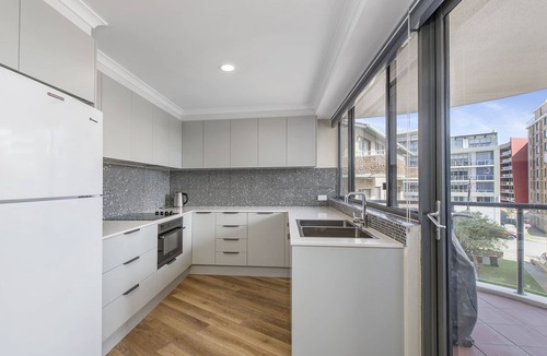 Port Macquarie Apartment | Flightdeck 301 - Hastings River & Break wall Views