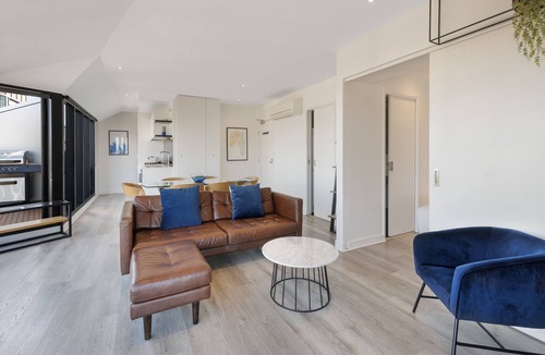 Melbourne Central Business District Apartment | Flinders Luxury Penthouse