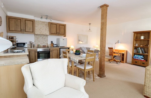 Howlett End Cottage | Flink's Barn