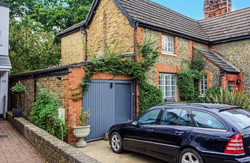 Bushey Apartment | Flint Cottage