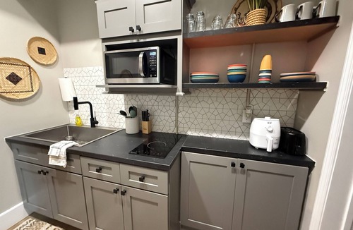 Osawatomie Apartment | Flint Hills Flat charming 2-bedroom, 1 bath apartment in Osawatomie. NEW listing