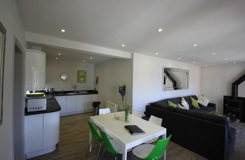 Aldingbourne House | Flintstone Cottages